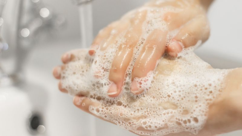 how to use cleansing oil on face