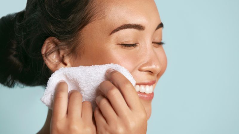 how to use cleanser on your face