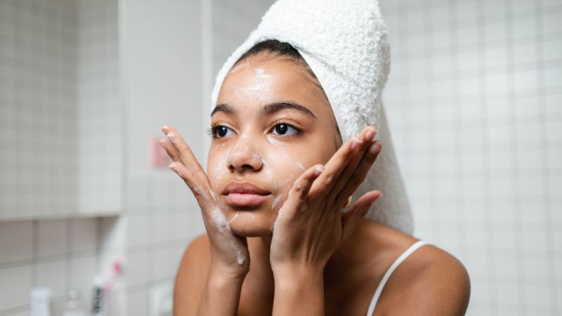 steps to clean face daily