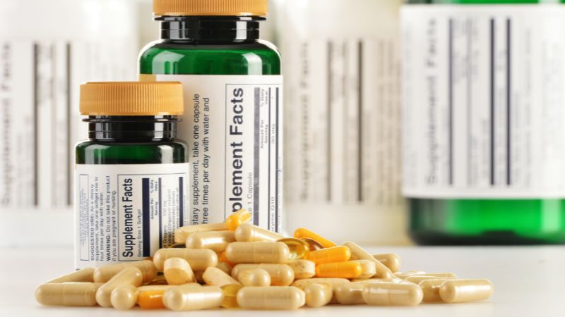 what is the difference between herbal supplements and vitamins